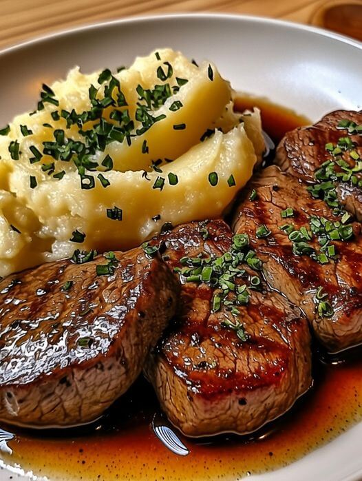 Knoflookboter Steak Bites met Romige Puree